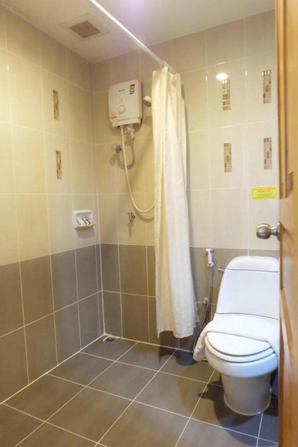 Oyo 1097 Thep Apartment Pattaya Eksteriør bilde