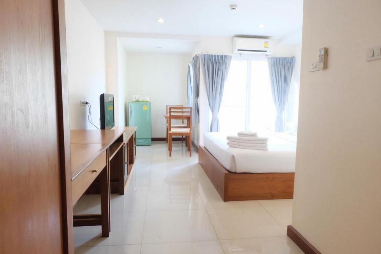 Oyo 1097 Thep Apartment Pattaya Eksteriør bilde